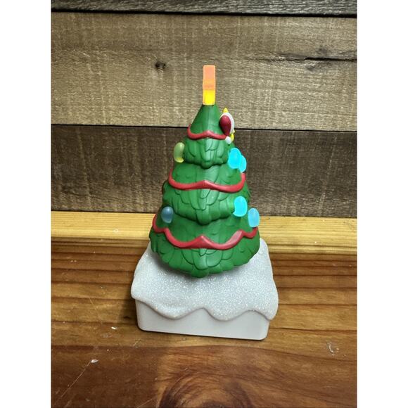 Hallmark Musical Peanuts Gang Christmas Light Show Woodstock In Tree - Picture 5 of 9